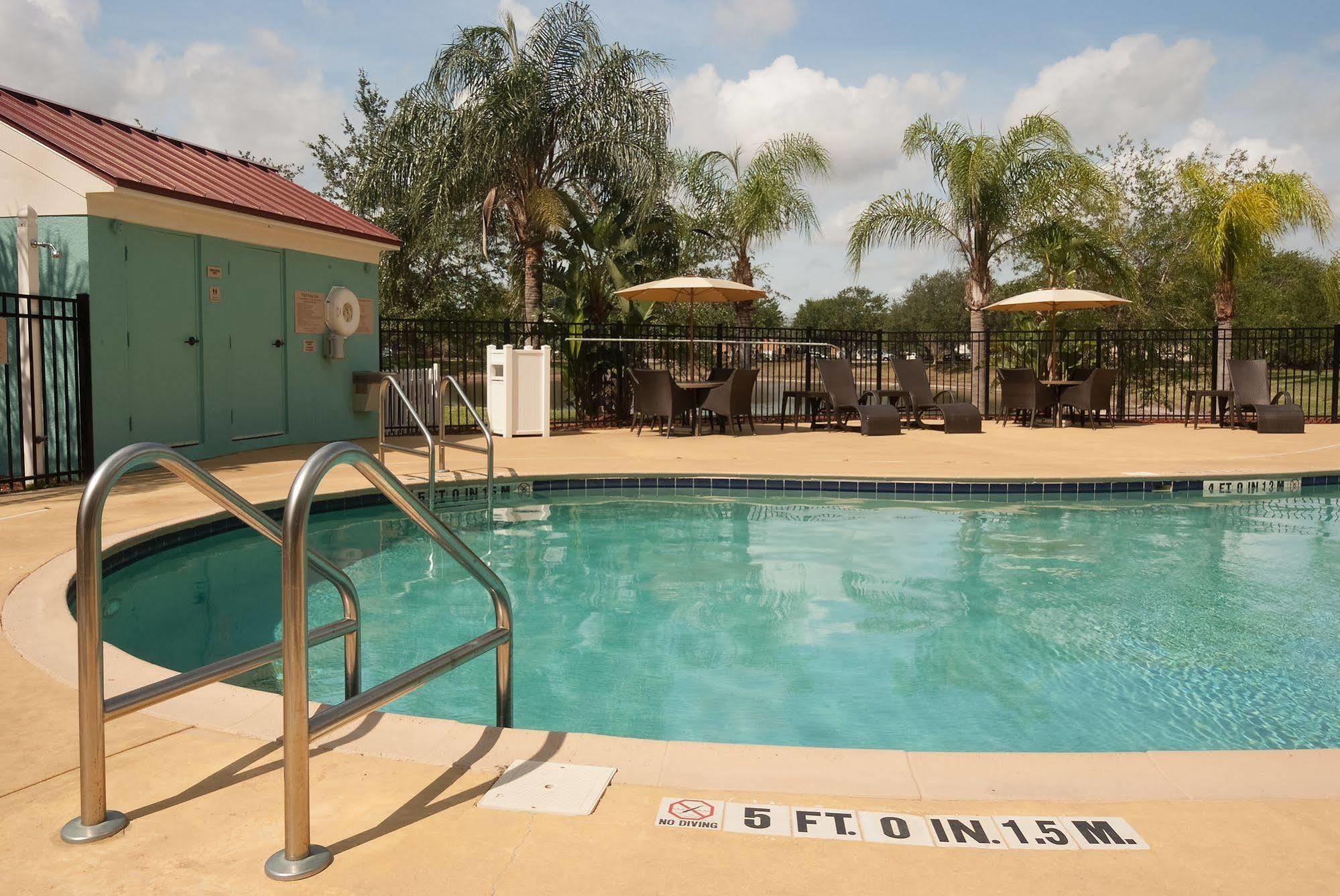 Springhill Suites Orlando Airport Exterior photo